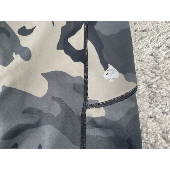 Women’s Zero Fox Trot Shorts Green Camo Running Gym Stretchy Soft Size Large - Picture 3 of 7